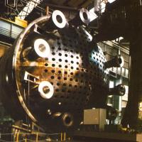 Fase di lavorazione nello stabilimento di Breda Termomeccanica del recipiente a pressione del reattore per la centrale nucleare da 1.300 MWe di Krummel in Germania