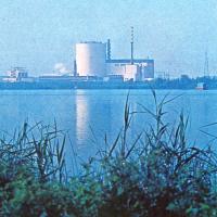 Veduta dal Po della centrale elettronucleare da 840 MWe di Caorso