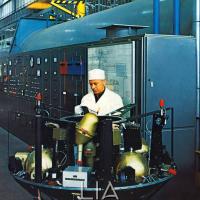 Aeritalia - montaggio degli apparati del satellite per telecomunicazioni Sirio