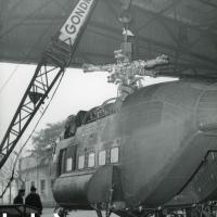 A101G - l'elicottero in fase di costruzione - vista posteriore installazione trasmissione principale