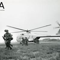 A101G - a terra  -  prove sbarco truppe esercito italiano