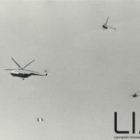 A101G - in volo con bandiera tricolore al traino ed accompagnato da due AB47