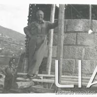 OTO - Ritratto di operaio presso il ponte ferroviario di Borgo Val di Taro