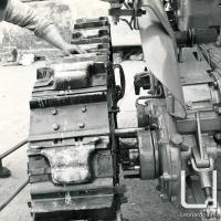 OTO - Operazione di svincolamento dei cingoli del trattore OTO C25