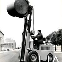 OTO - Operaio alla guida di un carrello elevatore