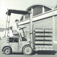 OTO - Carrello elevatore trasporta Coca Cola