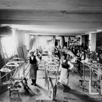 Reparto allestimento fusoliere presso lo stabilimento della Nieuport-Macchi a Masnago-Varese.