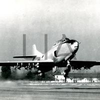 G82_decollo con razzi HVAR