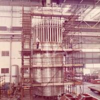 Centrale di Caorso - assemblaggio strutture interne del reattore