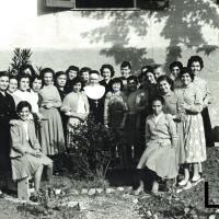 Ritratto di gruppo di corsiste e insegnanti